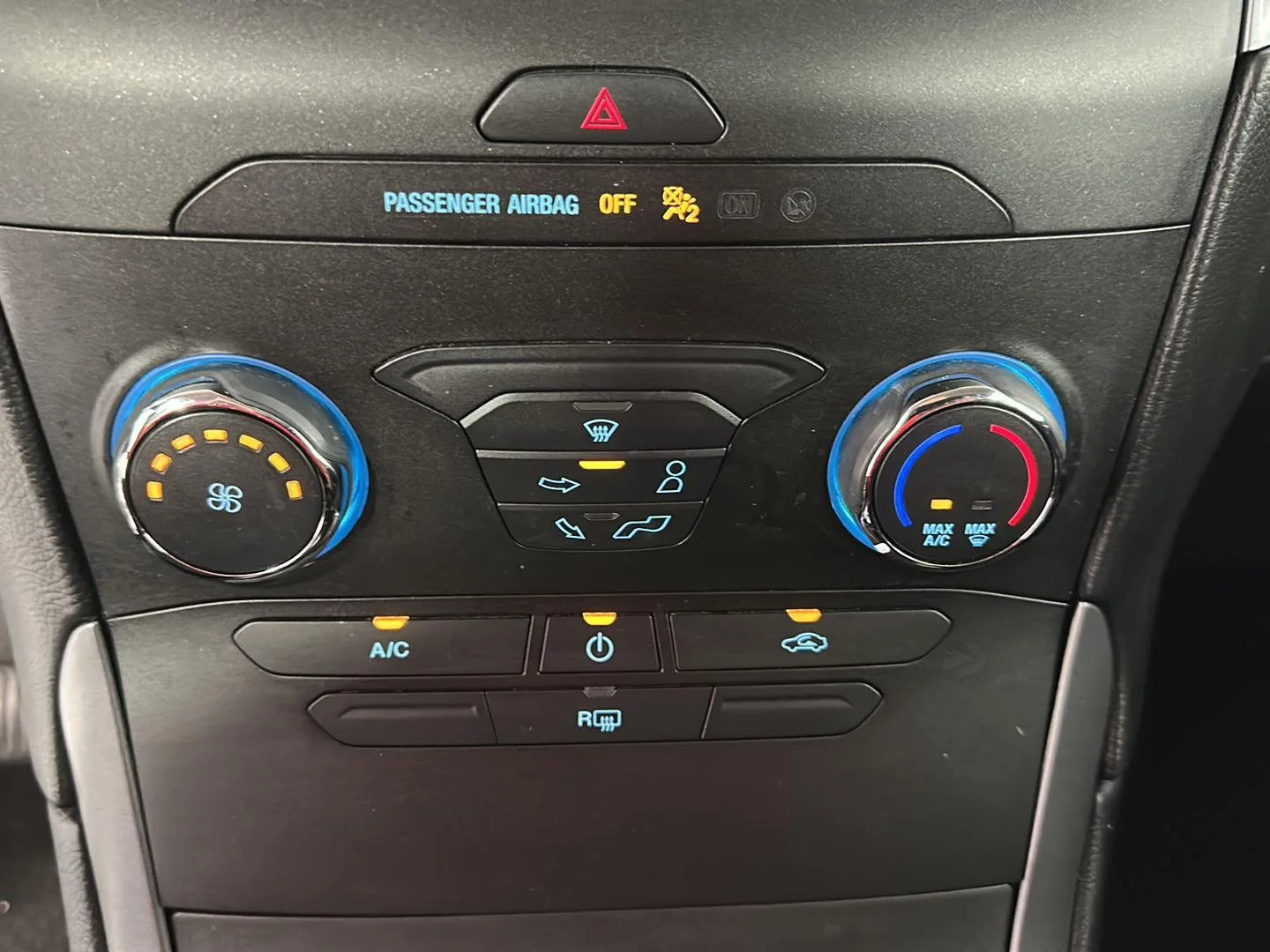 Used 2019 Ingot Silver Ford SE image 32