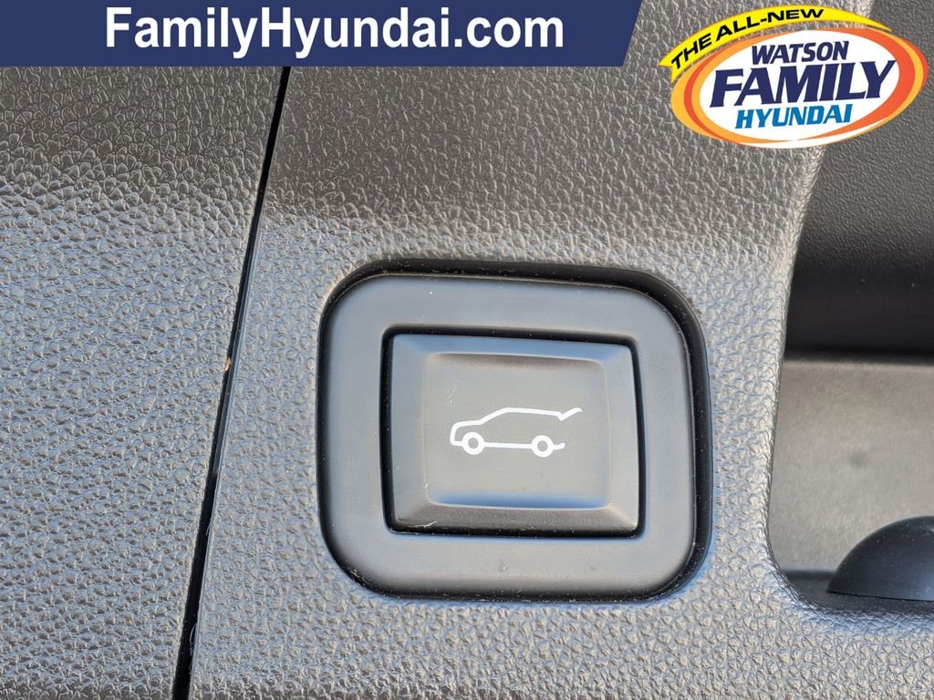 Used 2021 White GMC SLE image 23