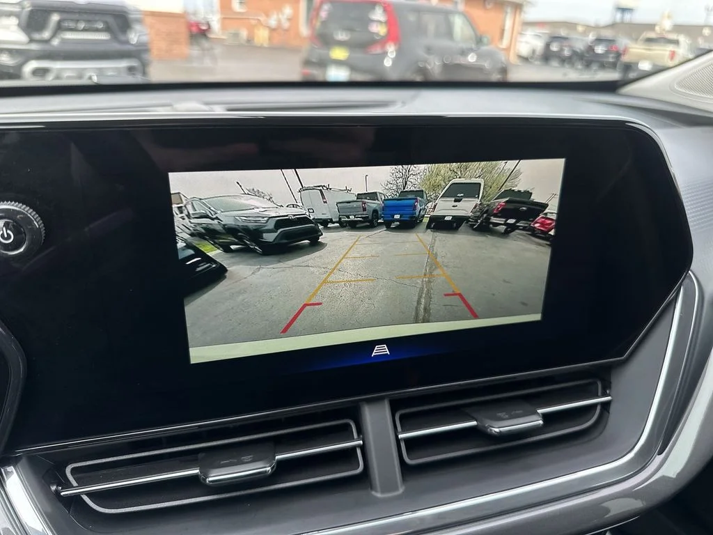 Used 2025 Green Chevrolet ACTIV image 17
