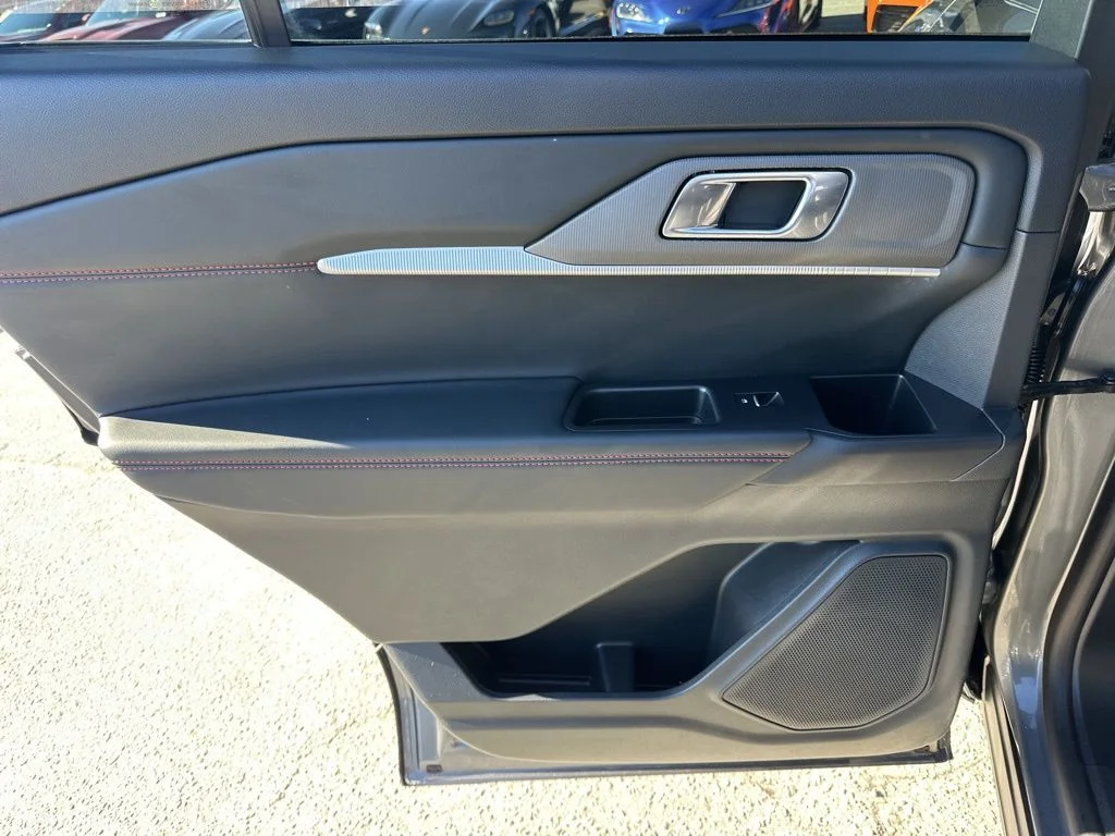 Used 2025 Gray Ford ST-Line image 28
