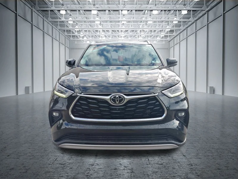 Used 2022 Black Toyota Platinum image 3