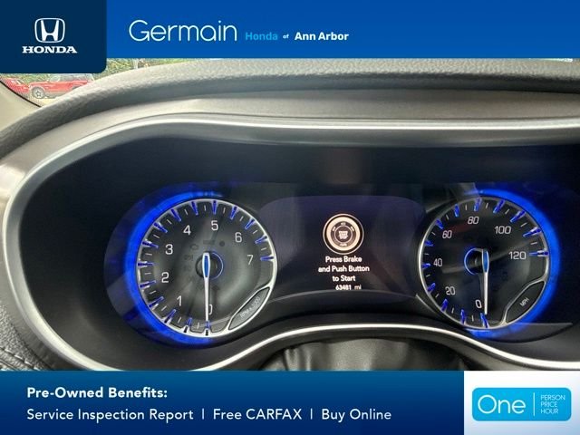Used 2019 Brilliant Black Crystal Pearlcoat Chrysler Limited image 34