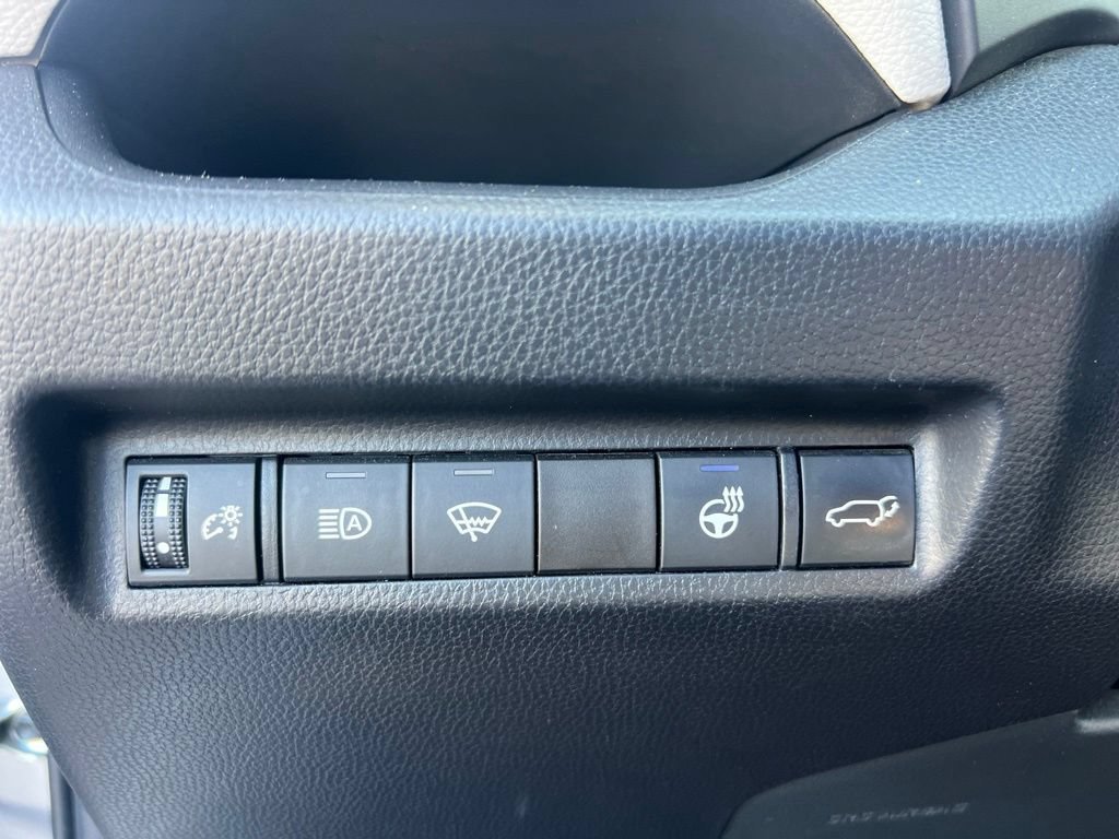 Used 2021 Silver Sky Metallic Toyota XLE Premium image 26