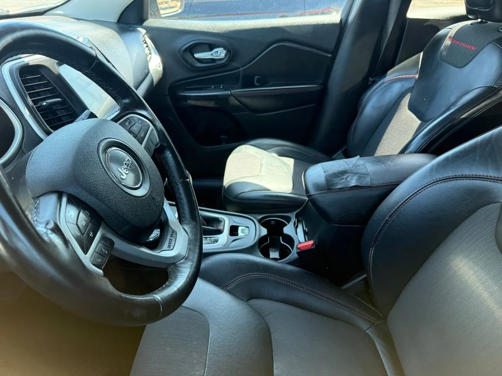 Used 2015 Red Jeep Trailhawk image 25