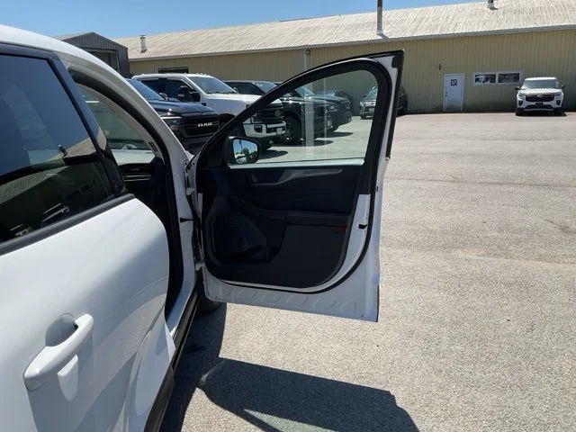 Used 2025 Oxford White Ford Active image 36