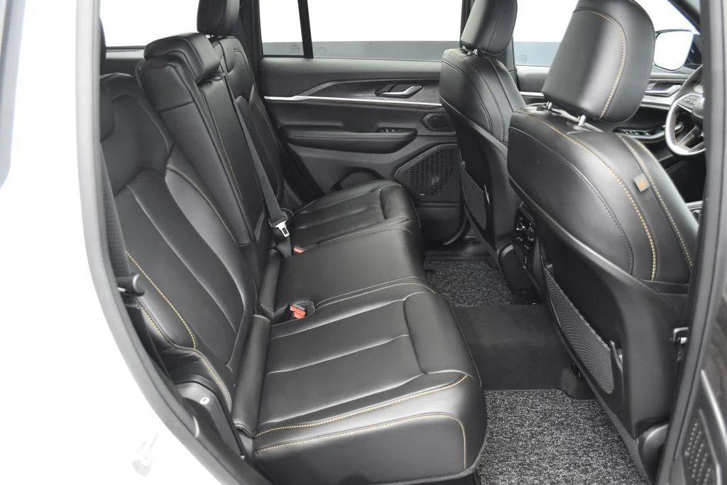 New 2026 Bright White Clearcoat Jeep  image 38