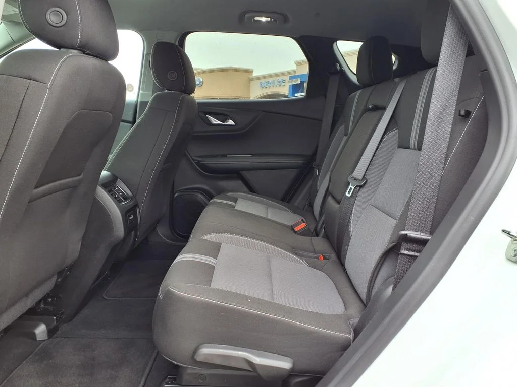 Used 2025 White Chevrolet LT image 5