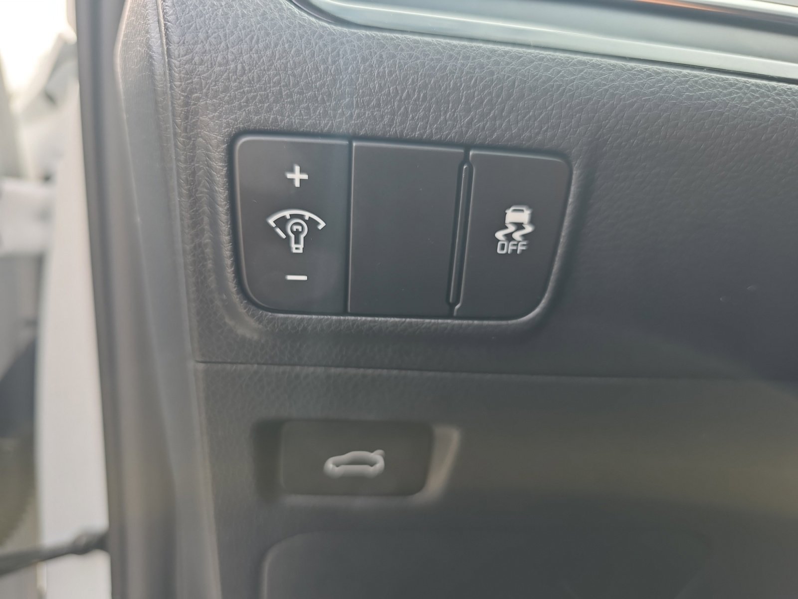 Certified Used 2025 Snow White Pearl Kia EX image 26