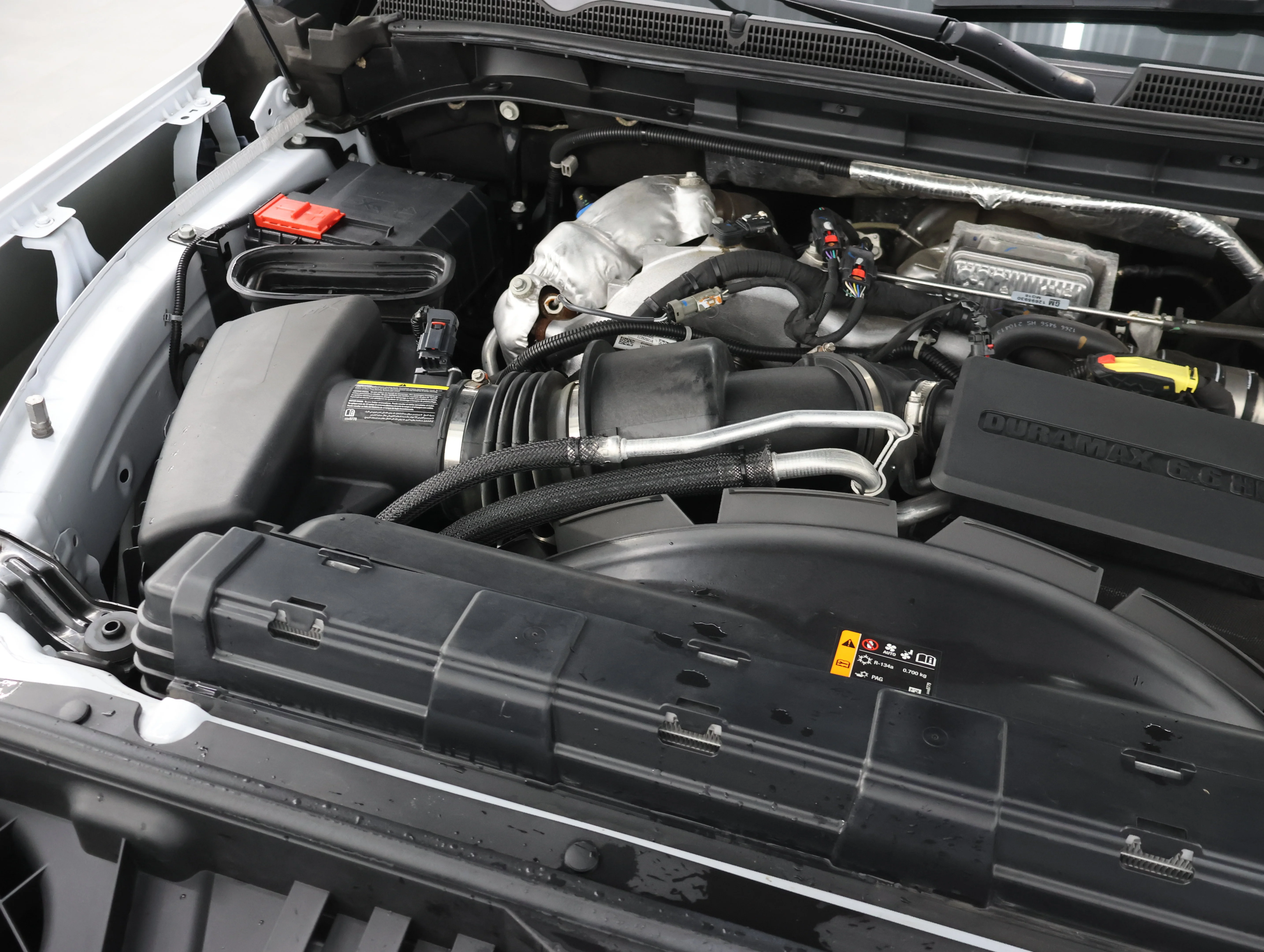 Used 2022 White Frost Tricoat GMC Denali image 25