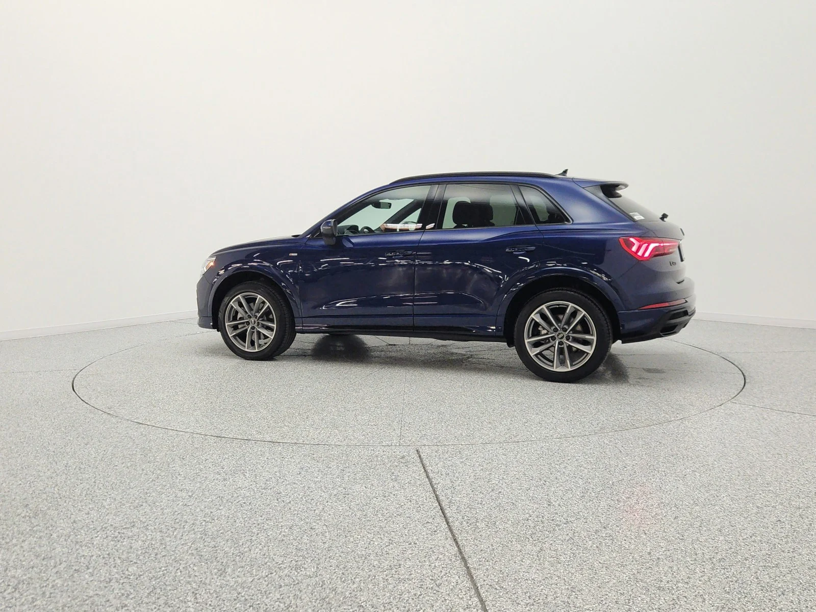 Used 2025 Navarra Blue Metallic Audi S line Premium image 8