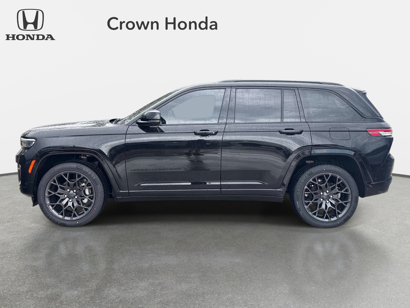 Used 2025 Diamond Black Crystal Pearlcoat Jeep Summit Reserve image 2