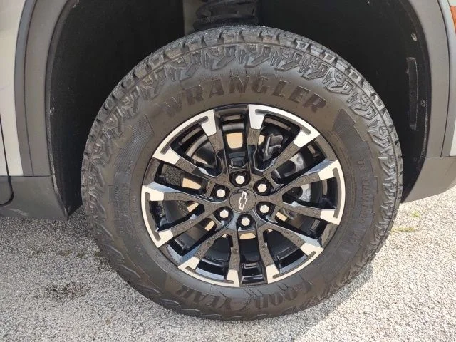 Certified Used 2024 Sterling Gray Metallic Chevrolet Z71 image 27
