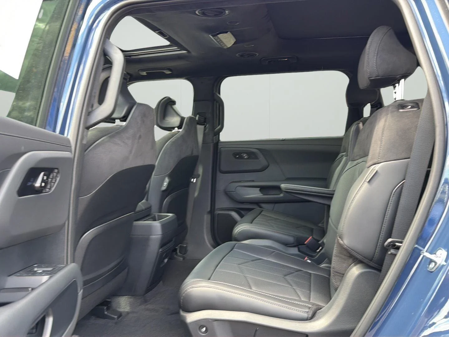 New 2027 Midnight Lake Blue Kia X-Line SX-Prestige image 9