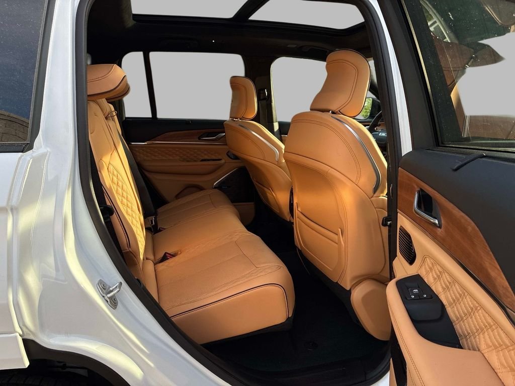 Used 2025 White Jeep Summit Reserve image 10