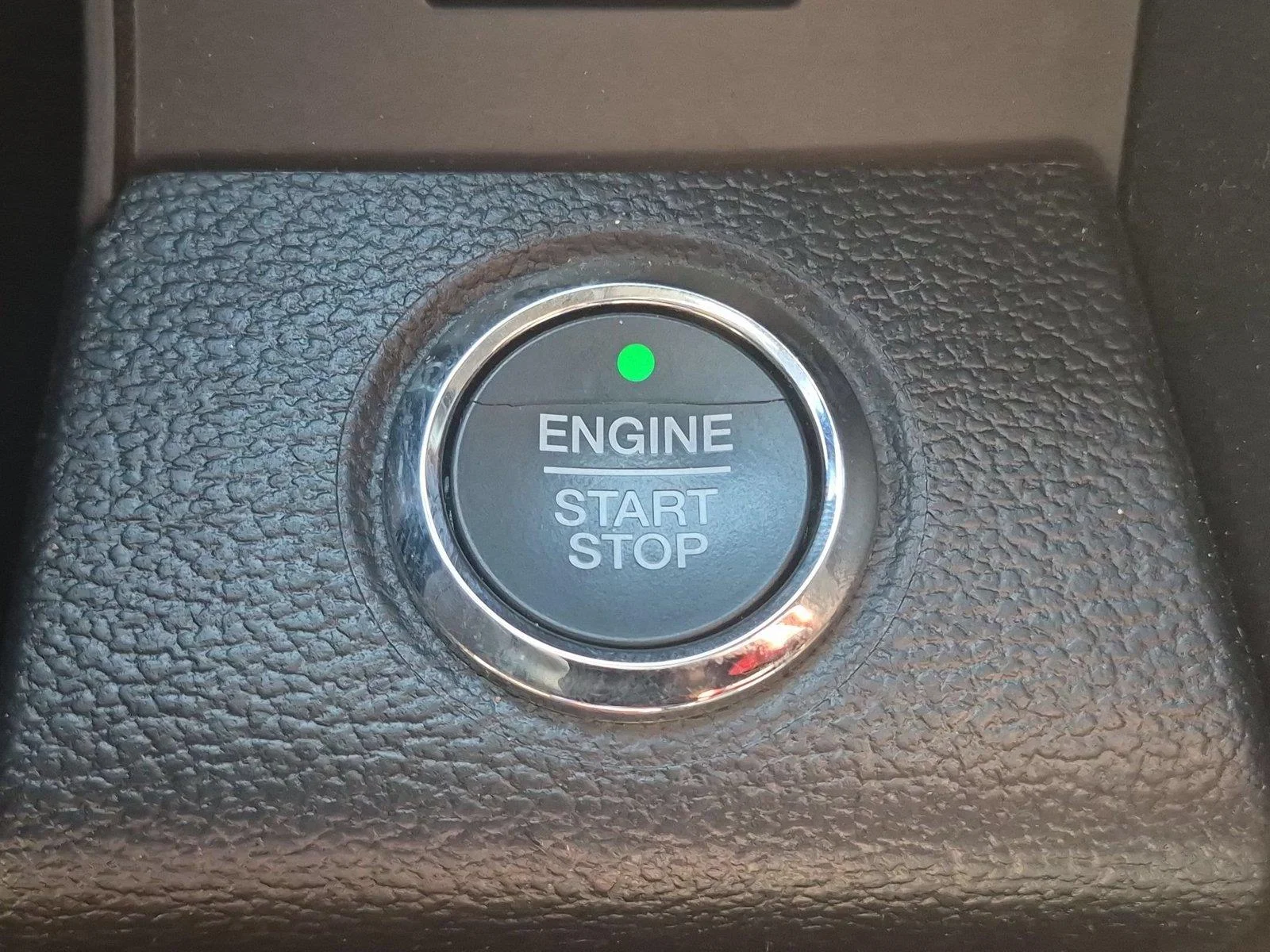 Used 2018 Stone Gray Metallic Ford LARIAT image 29