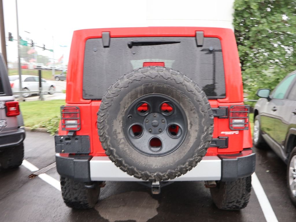 Used 2015 Red Jeep Unlimited Sahara image 6