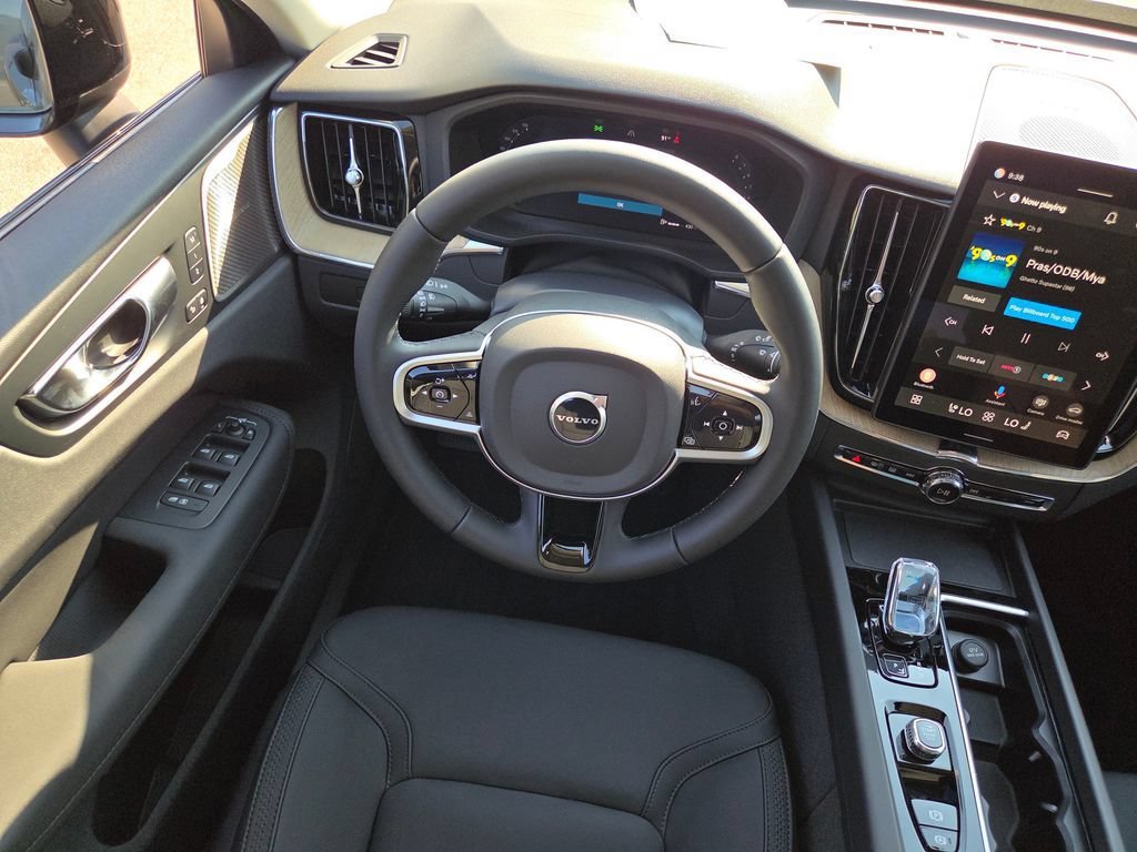 2026 Volvo XC60 Plus - Photo 4
