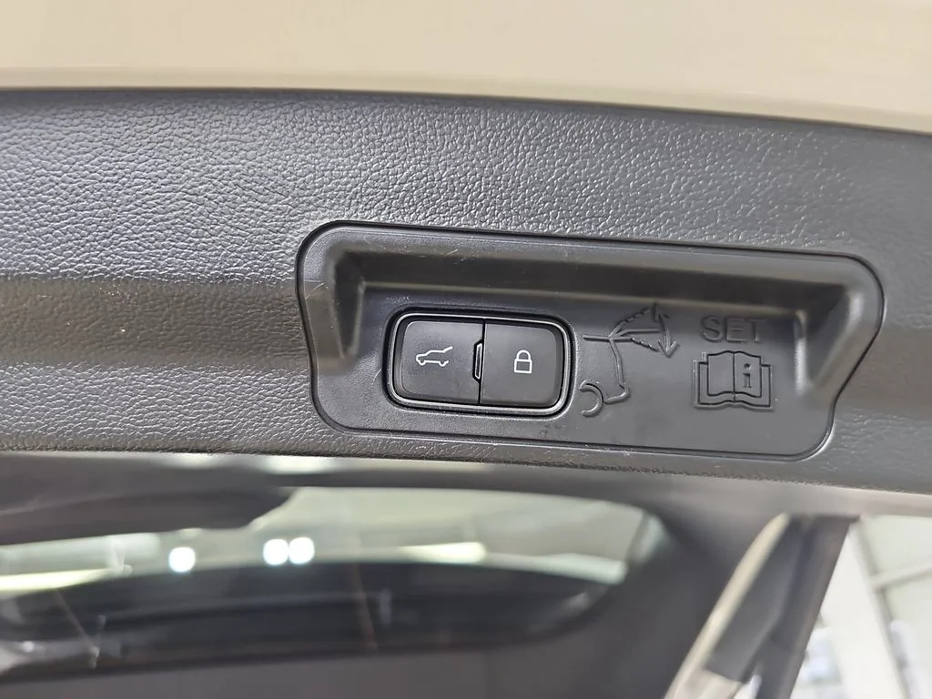 Used 2023 White Ford XLT image 18