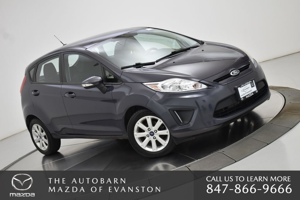 Used 2013 Gray Metallic Ford SE image 2