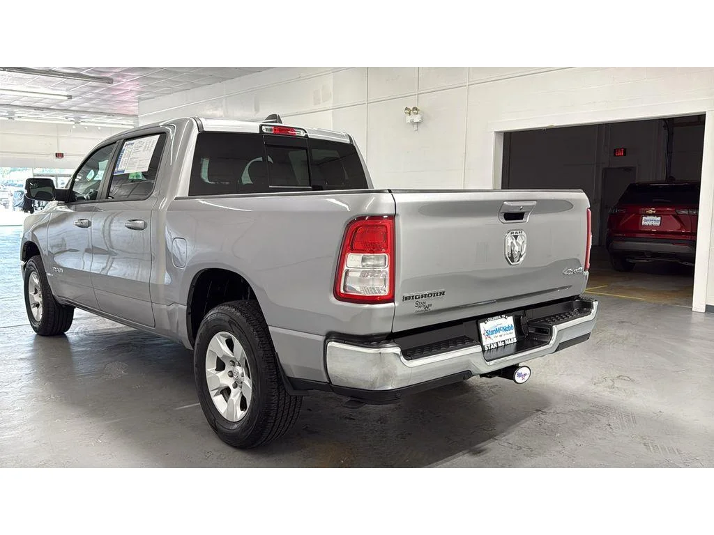 Used 2022 Billet Silver Metallic Clearcoat Ram Big Horn Crew Cab 4X4 3.6L V6 1 OWNER image 13