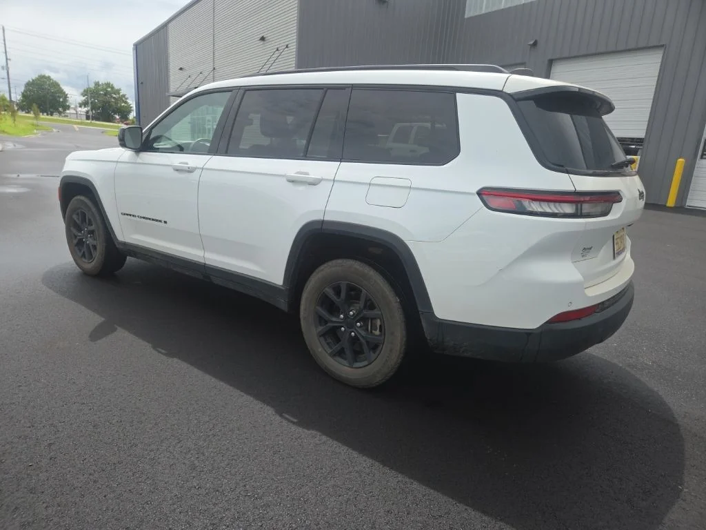 Used 2024 White Jeep Altitude image 7