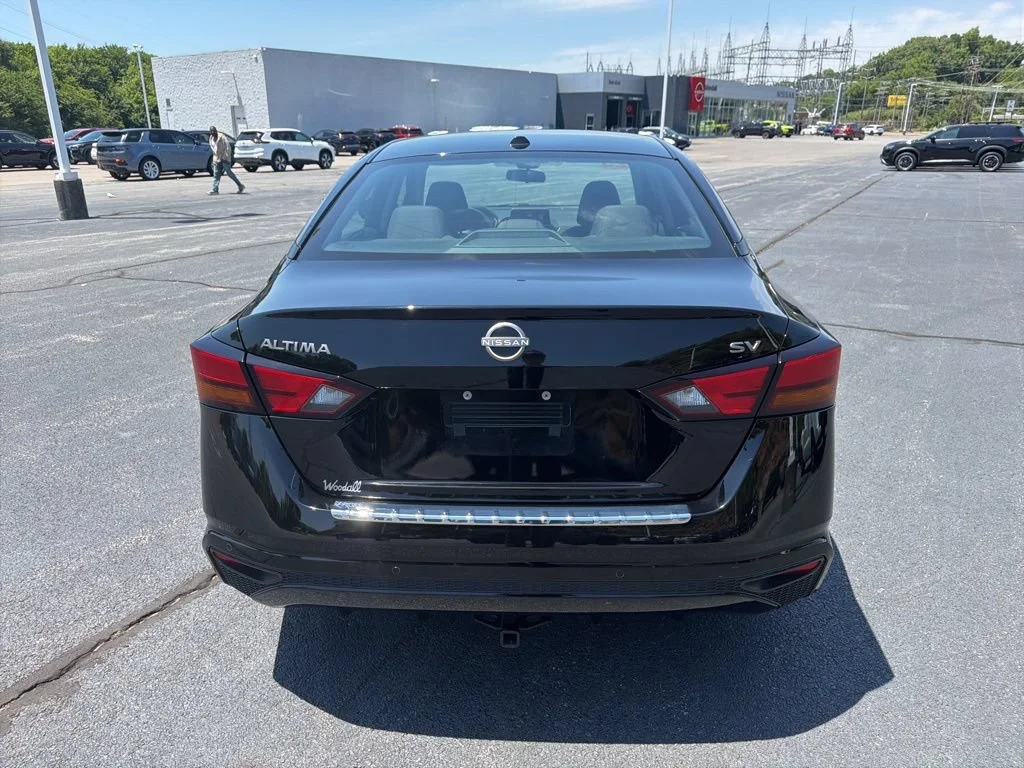 Used 2023 Black Nissan 2.5 SV image 7