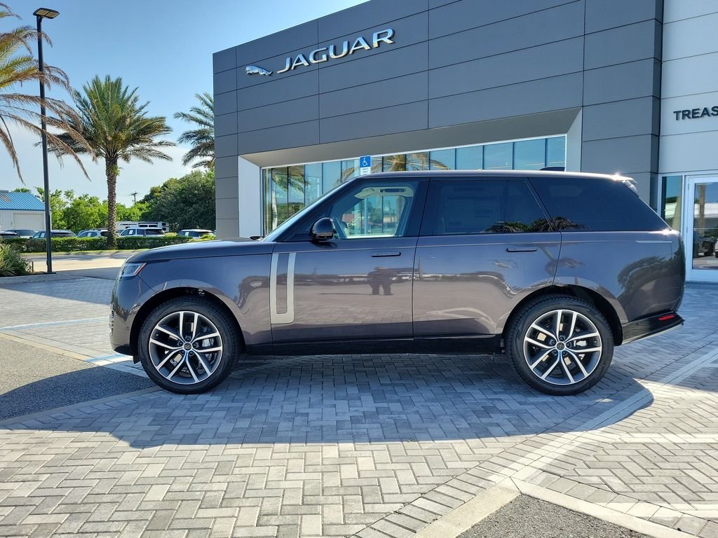 New 2026 Charente Grey LAND ROVER SE image 2
