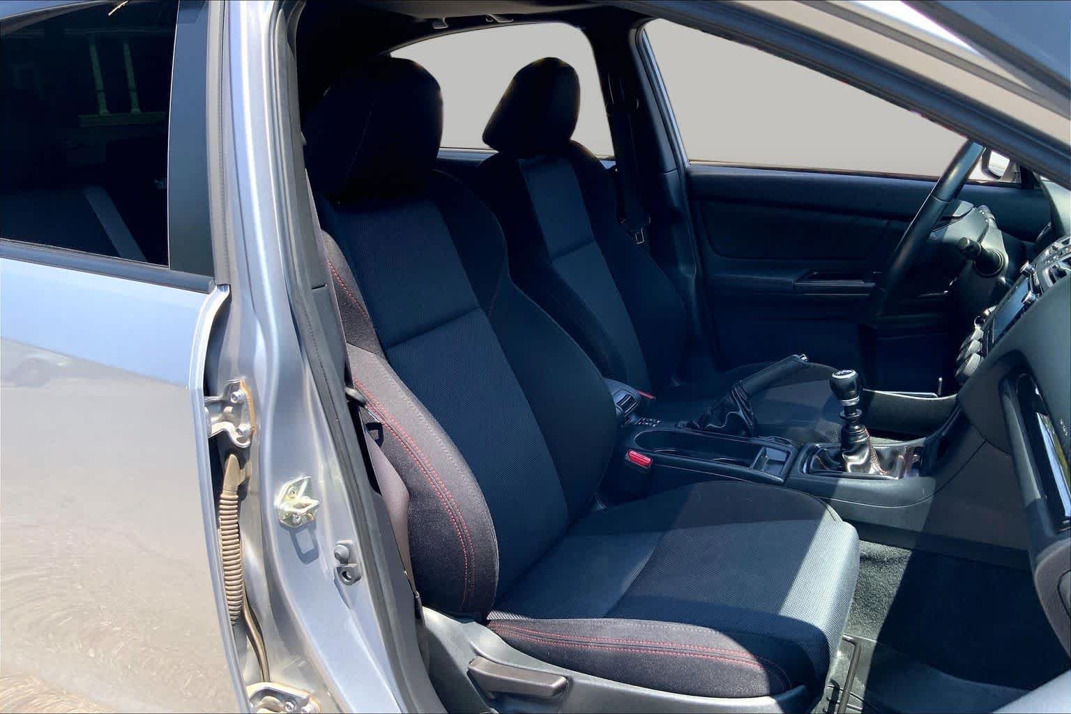 Used 2020 Ice Silver Metallic Subaru Premium image 9