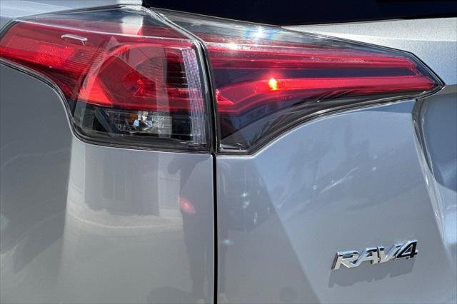 Certified Used 2017 SILVER ME Toyota  image 33