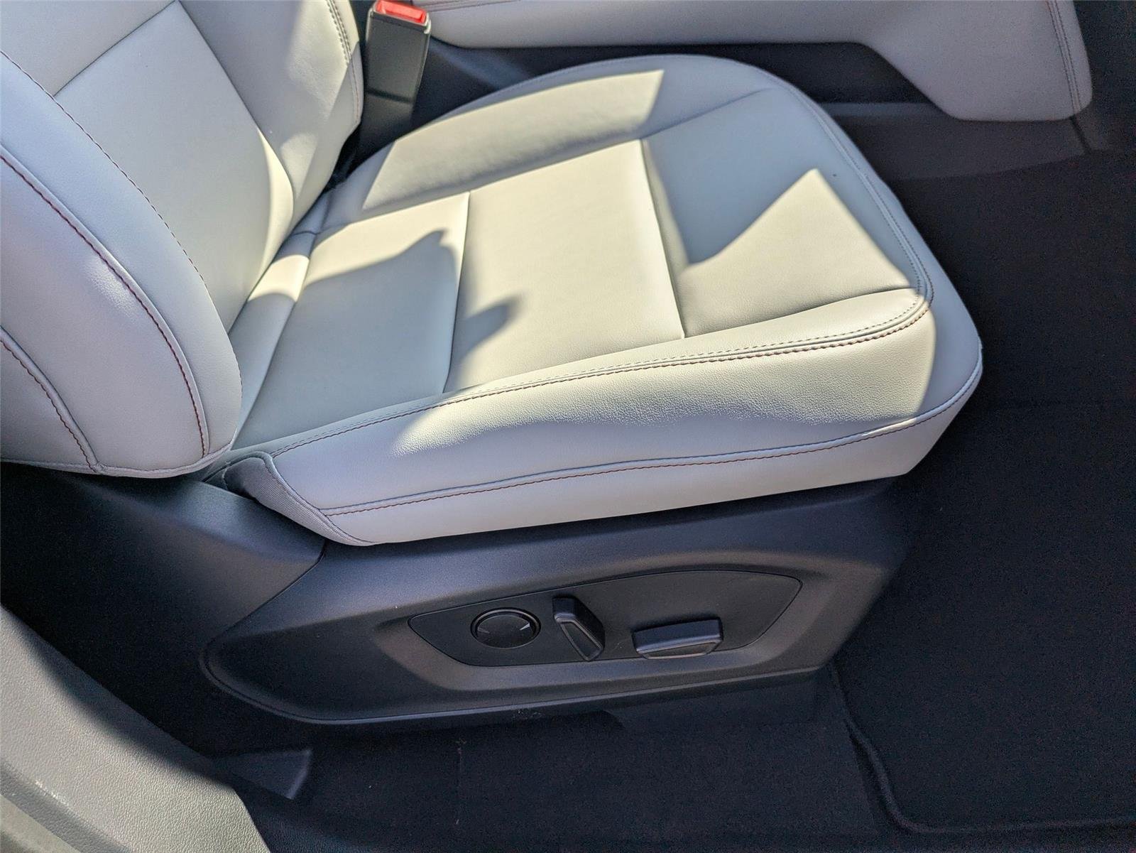 New 2026 Space White Metallic Ford Active image 36