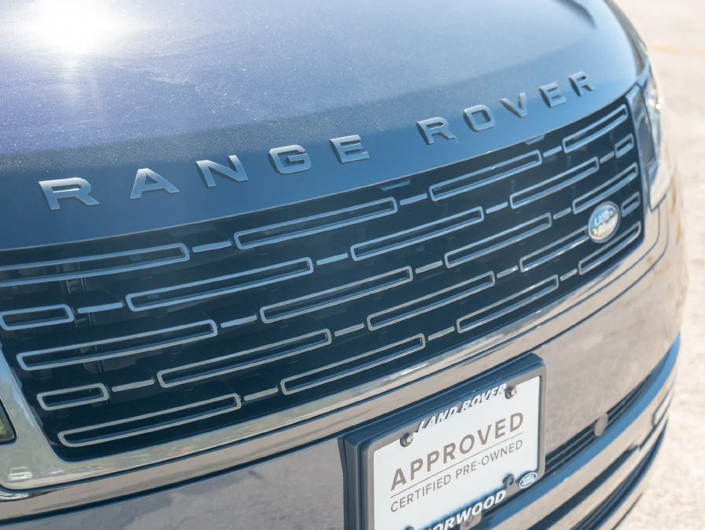 Used 2023 Blue Land Rover SE image 16