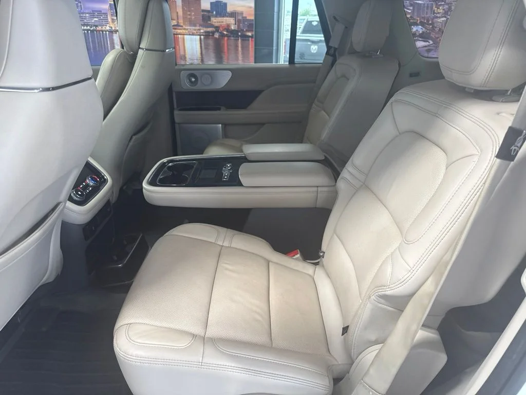 Used 2020 White Lincoln Reserve image 13