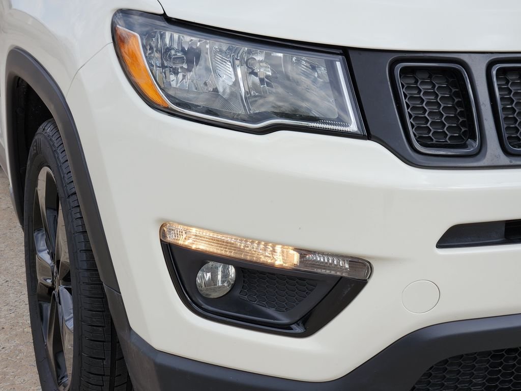 Used 2021 White Jeep Latitude image 9