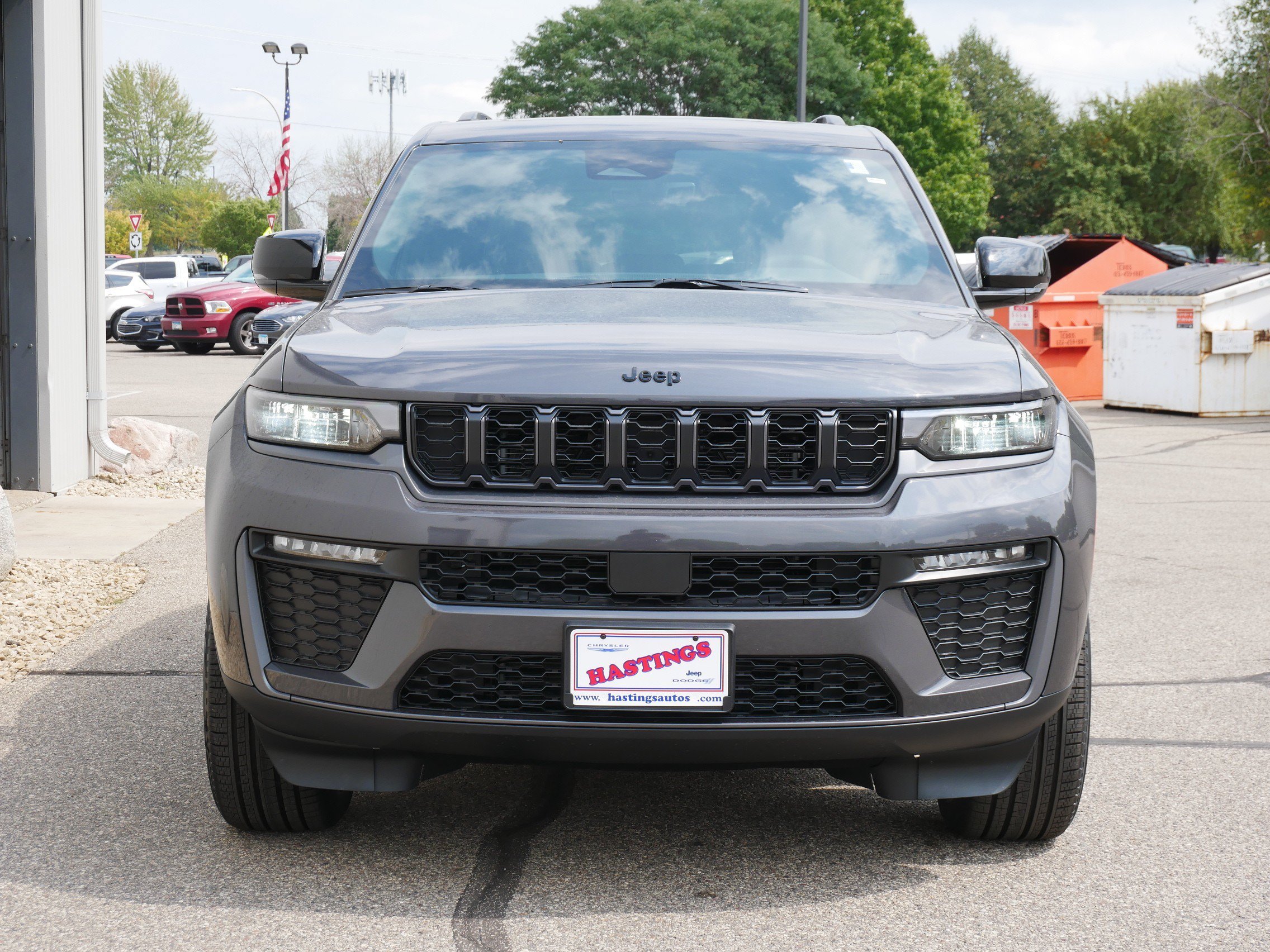 New 2026 Baltic Gray Metallic Clear-Coat Exterior Paint Jeep Limited image 5