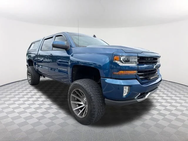 Used 2017 DEEP OCEAN BLUE METALLIC Chevrolet LT image 3