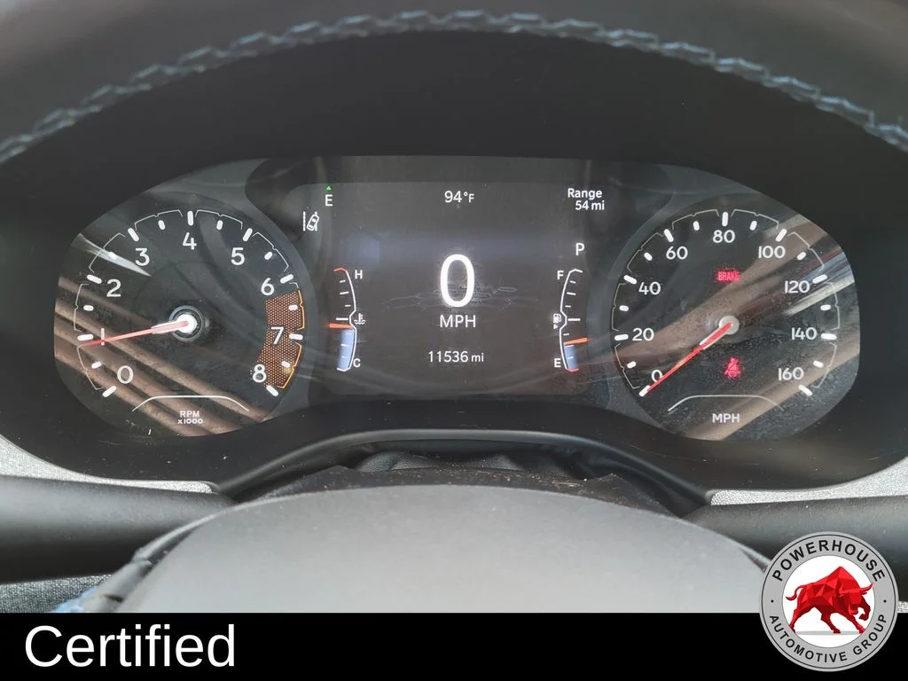 Used 2022 Silver Jeep Latitude image 34