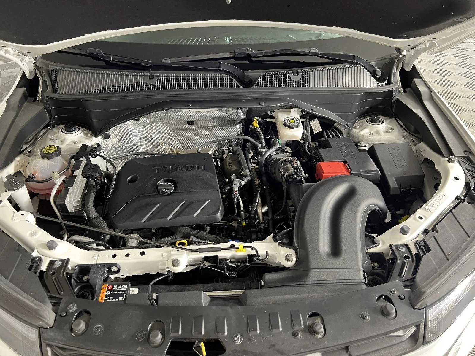 Used 2024 Summit White Chevrolet LT image 14