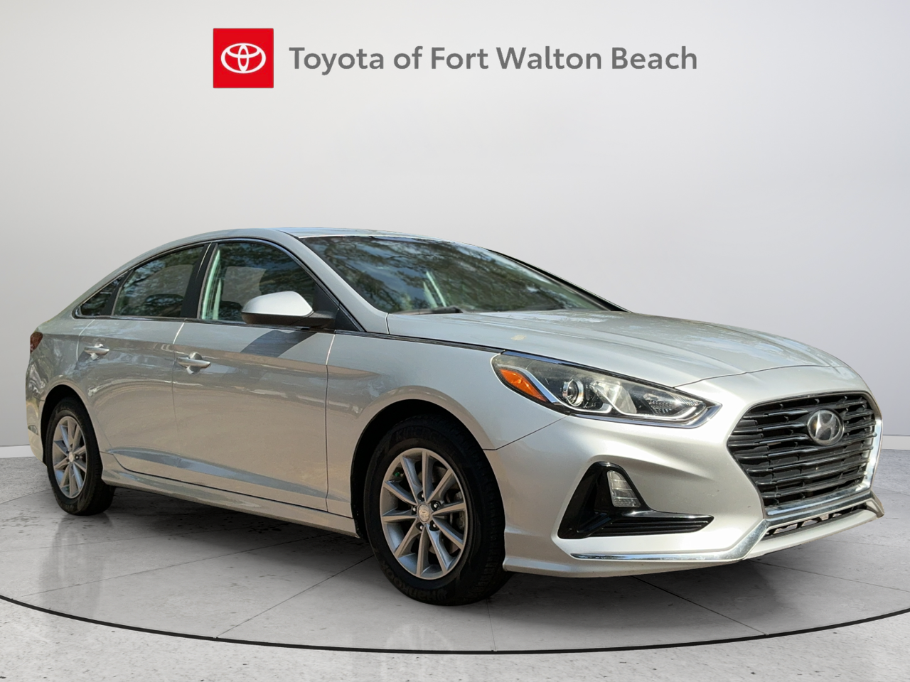 Used 2018 Silver Hyundai SE image 1