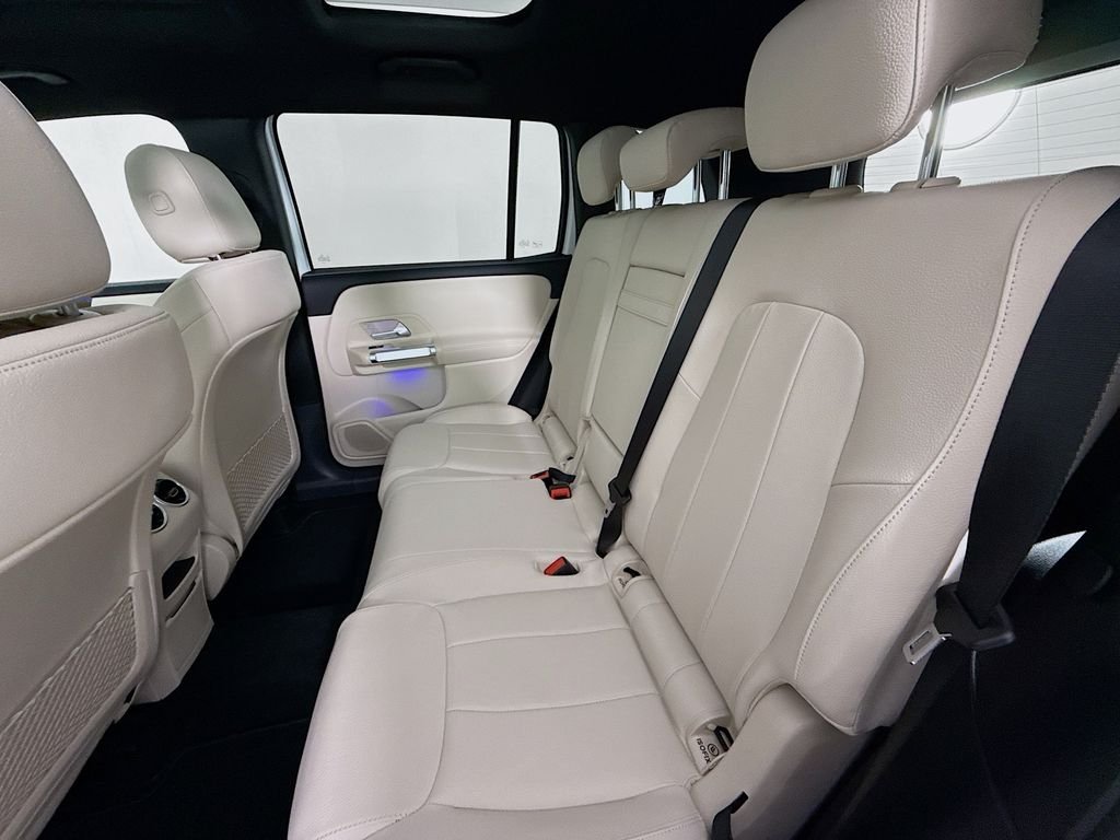Used 2025 White Mercedes-Benz GLB 250 image 24