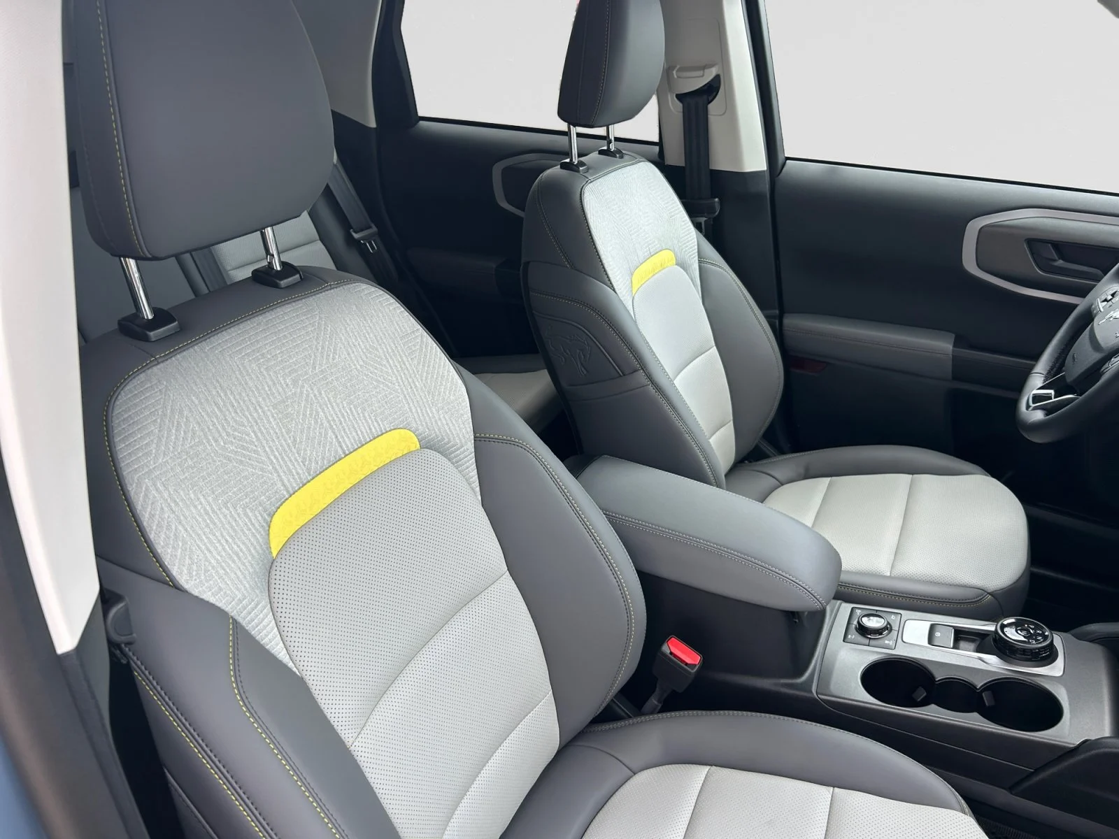 New 2026 Azure Grey Metallic Tri-Coat Ford Badlands image 11