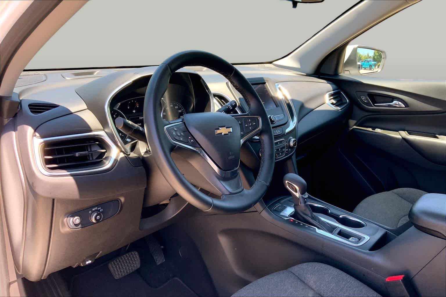 Used 2024 Summit White Chevrolet LT image 17