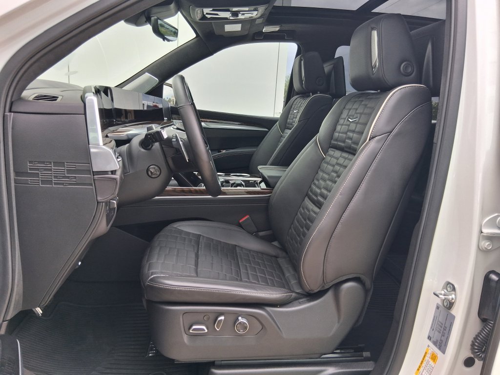 Used 2025 Crystal White Tricoat Cadillac Sport Platinum image 20