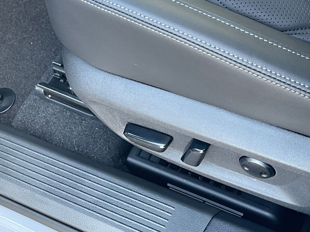 New 2026 Boulder Gray Pearl/Super Black Nissan Platinum image 8