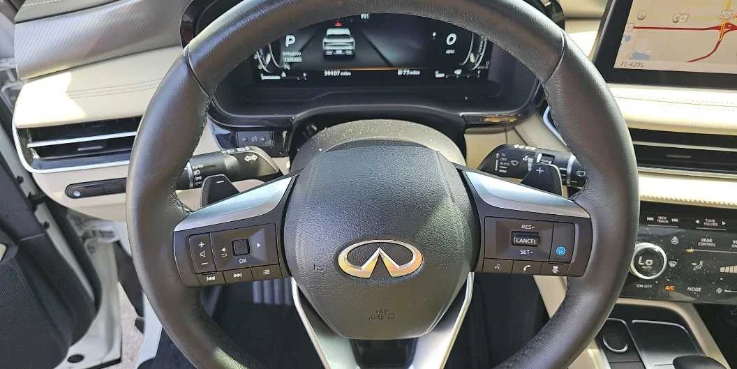 Certified Used 2024 Majestic White INFINITI LUXE image 7