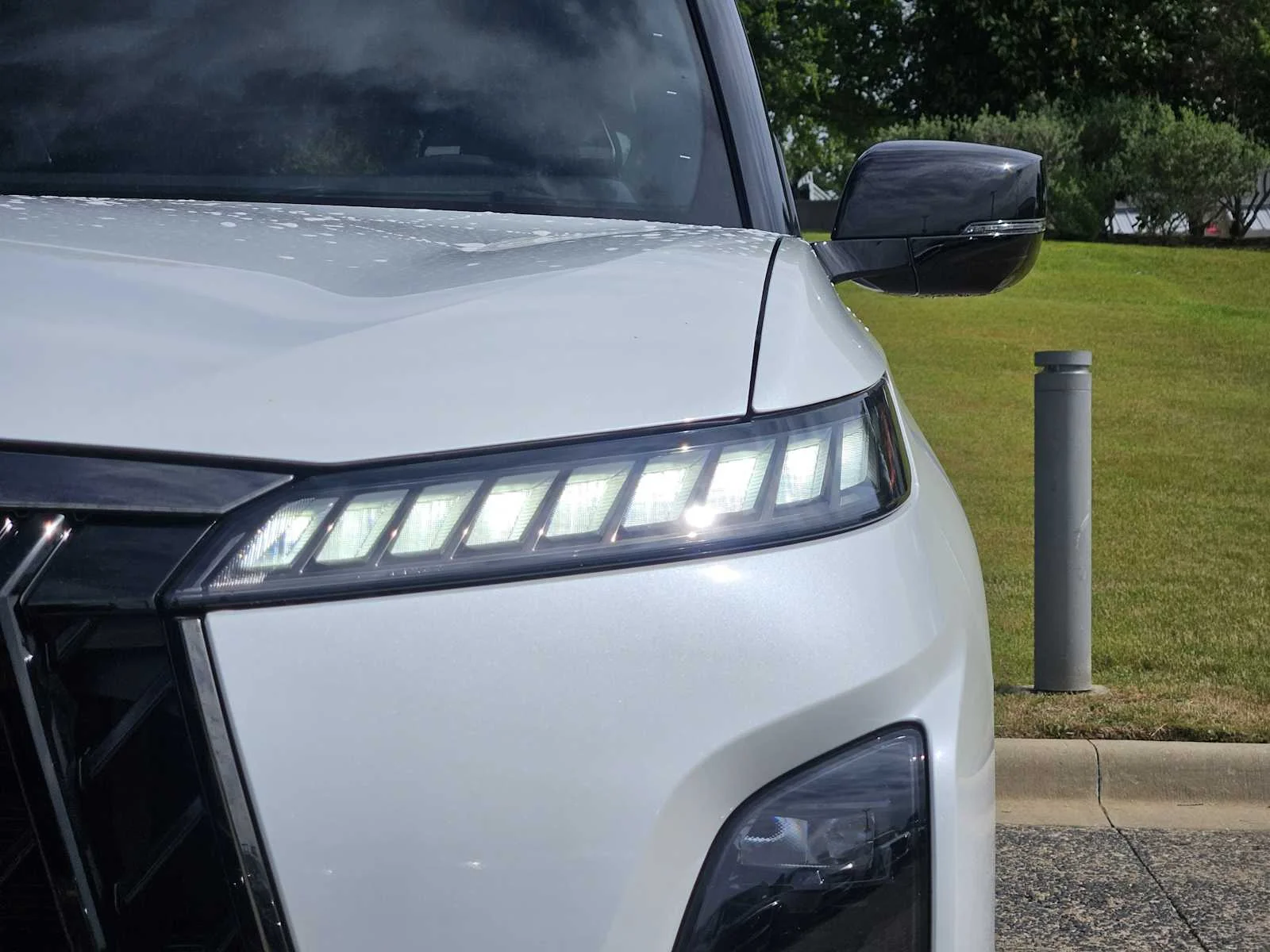 New 2026 RADIANT WHITE INFINITI Sport 4WD image 6