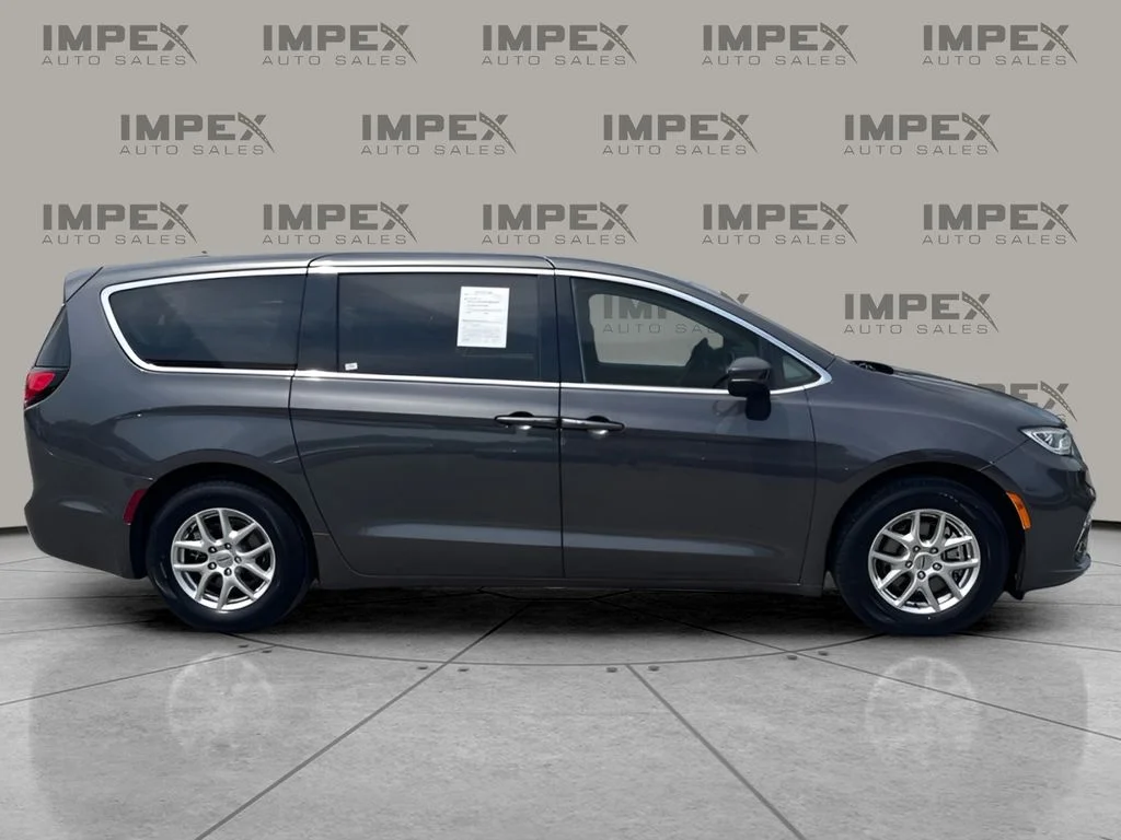 Used 2023 Gray Chrysler Touring L image 6