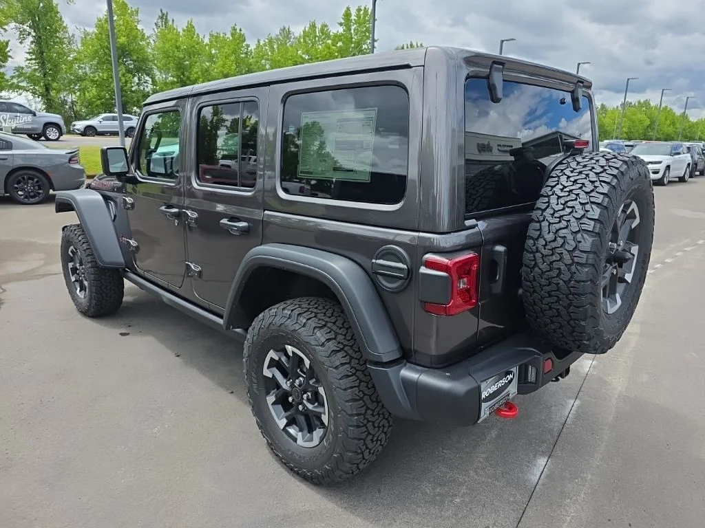 New 2026 Granite Crystal Metallic Clear-Coat Exterior Paint Jeep Rubicon image 3