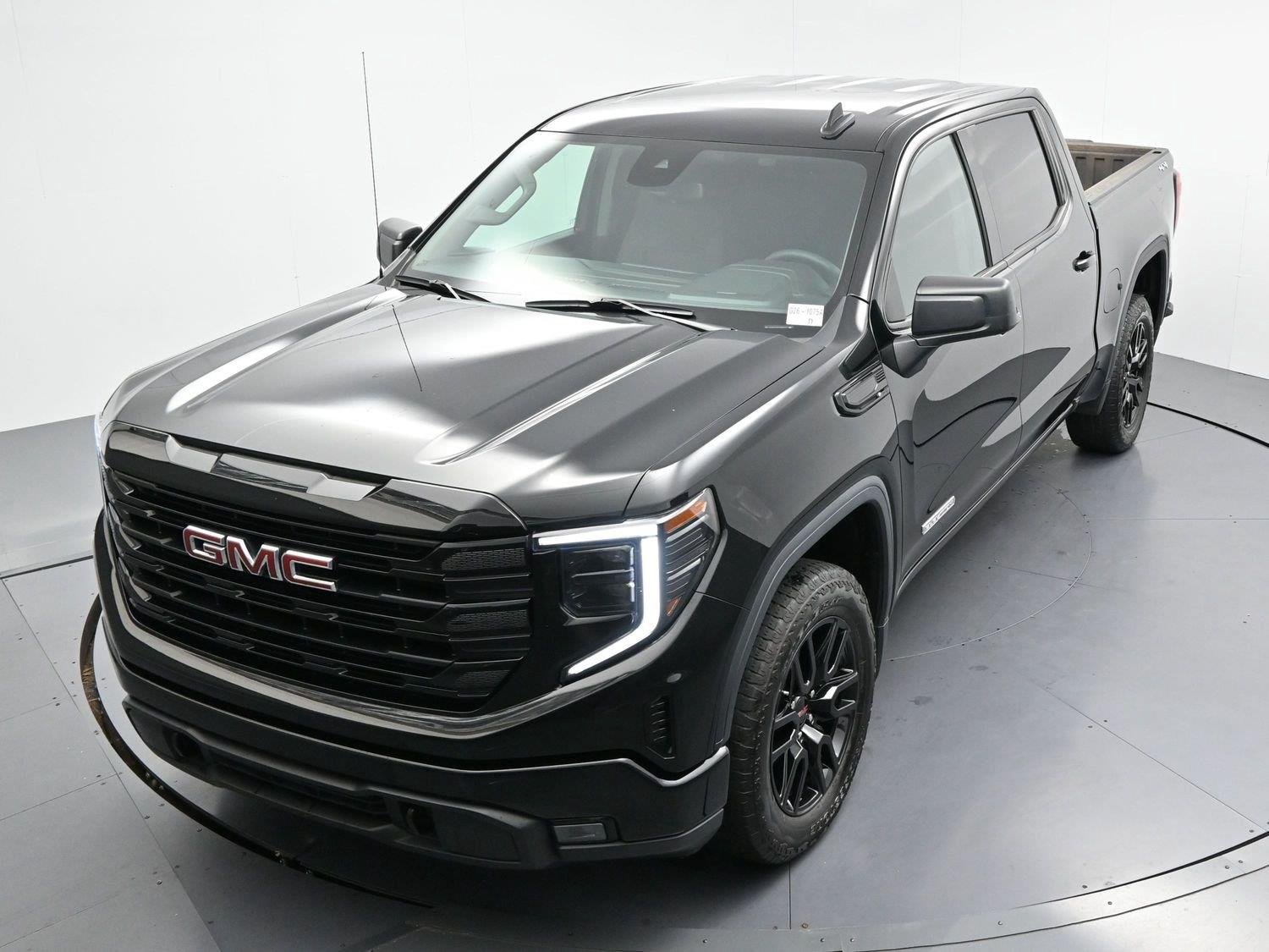 Used 2024 Onyx Black GMC Elevation image 34