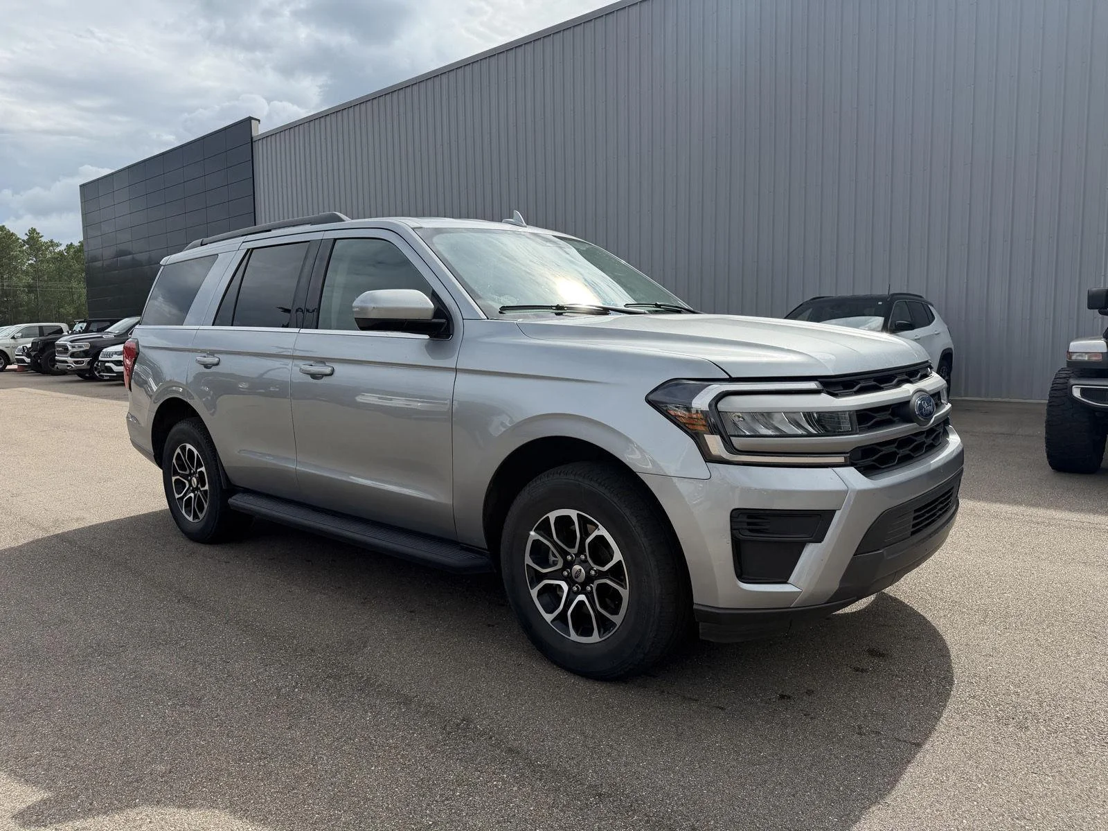 Used 2024 Iconic Silver Ford XLT image 3