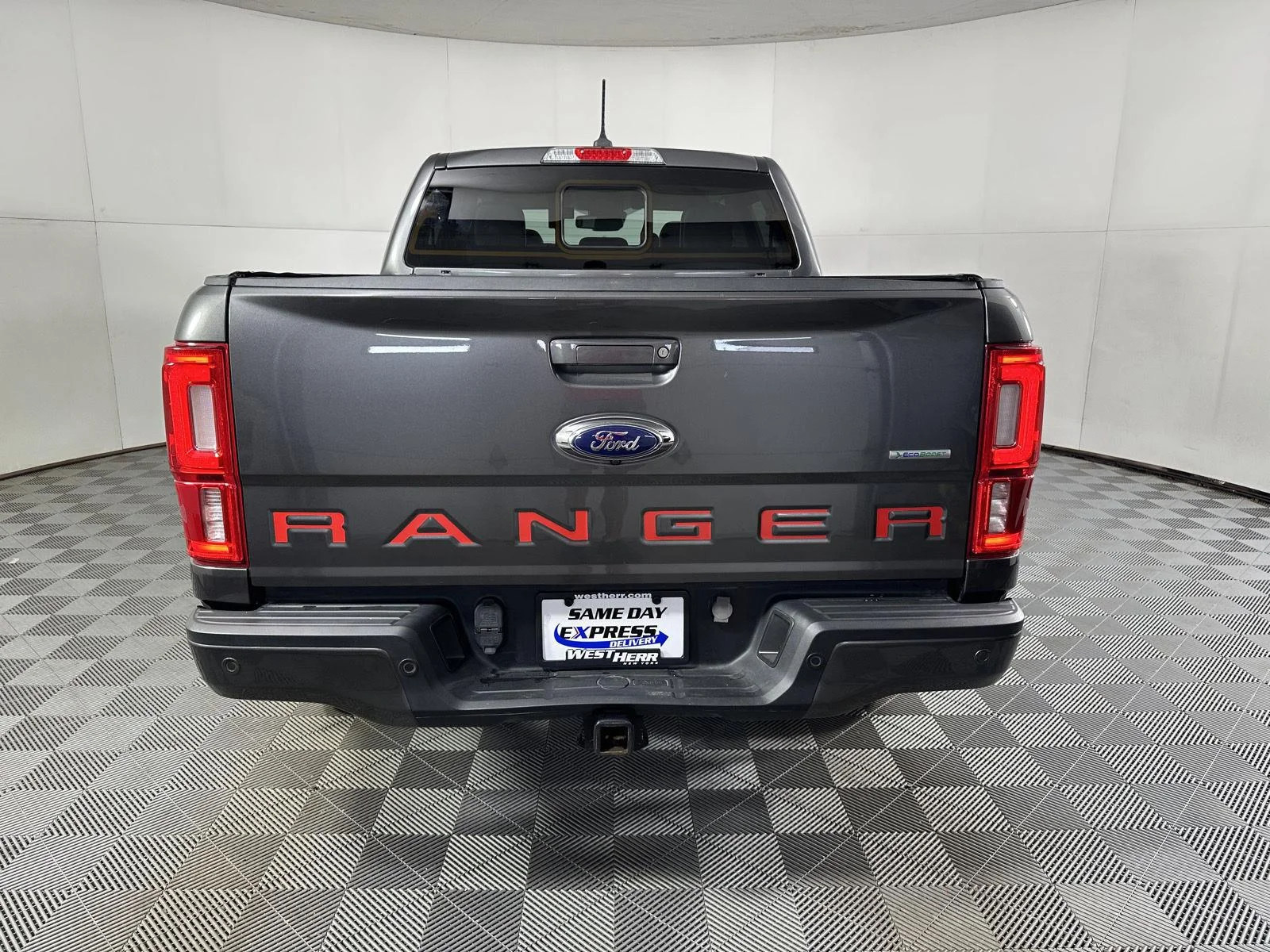 Used 2019 Magnetic Ford LARIAT image 24